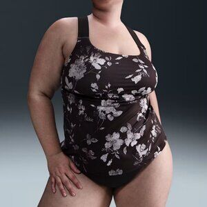 Nike Swim Essential Women's Scoop Neck Tankini